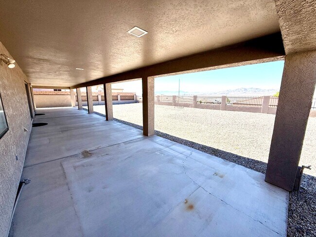 Building Photo - Custom 3 Bedroom, 2.5 Bath Home w/Bonus Ro...