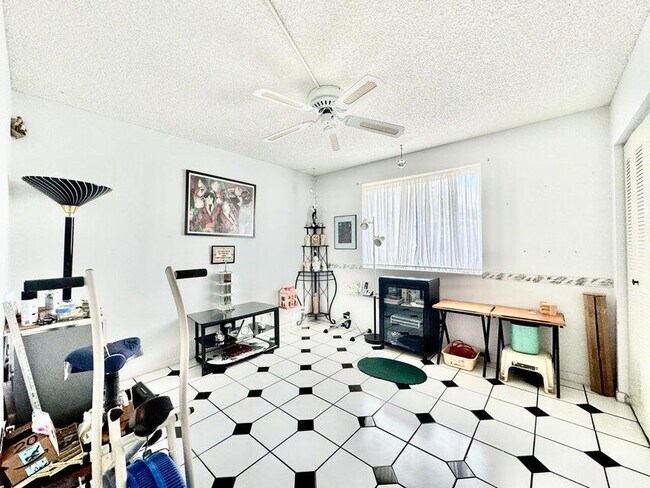 Building Photo - 7145 Huntington Ln