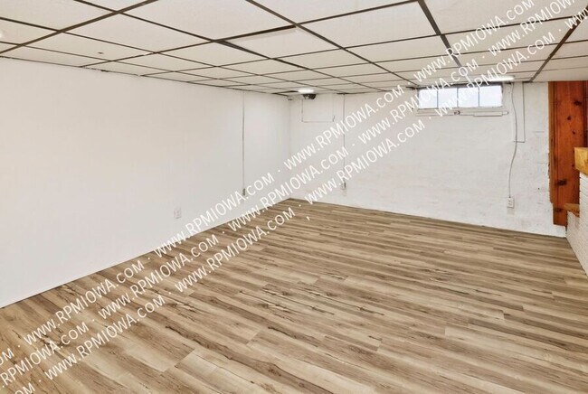 Building Photo - 3620 E 7th St