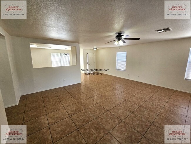 Building Photo - Midvale Park Home with 4 bedrooms and 2 baths