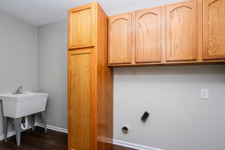 Building Photo - 14384 Black Farm Dr