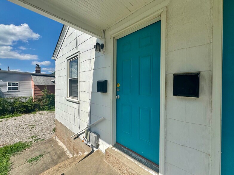 Building Photo - 9760 Clyde Ave