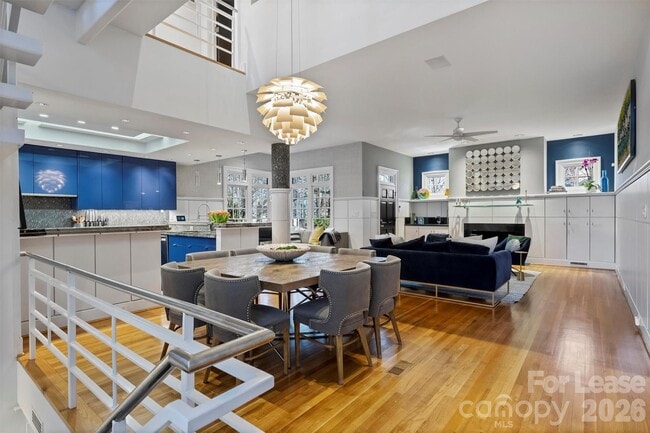 Building Photo - 1124 Dilworth Crescent Row