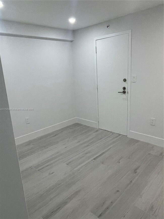 Building Photo - 575 Crandon Blvd