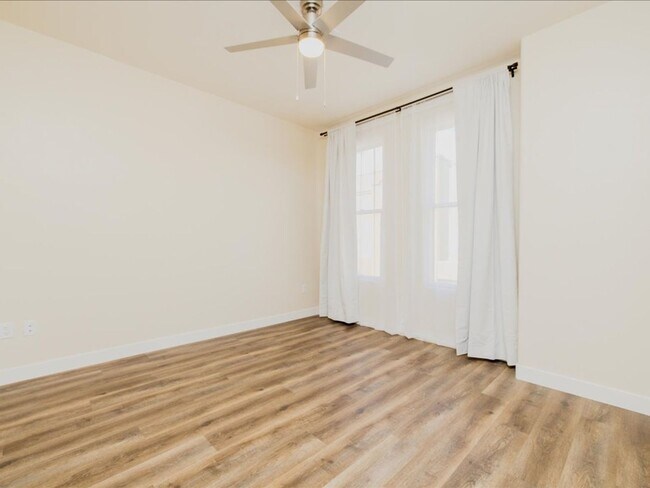 Building Photo - 3 Bedroom, 2.5 Bath CATALINA MOUNTAIN VIEWS! ROOF TOP CABANA!!