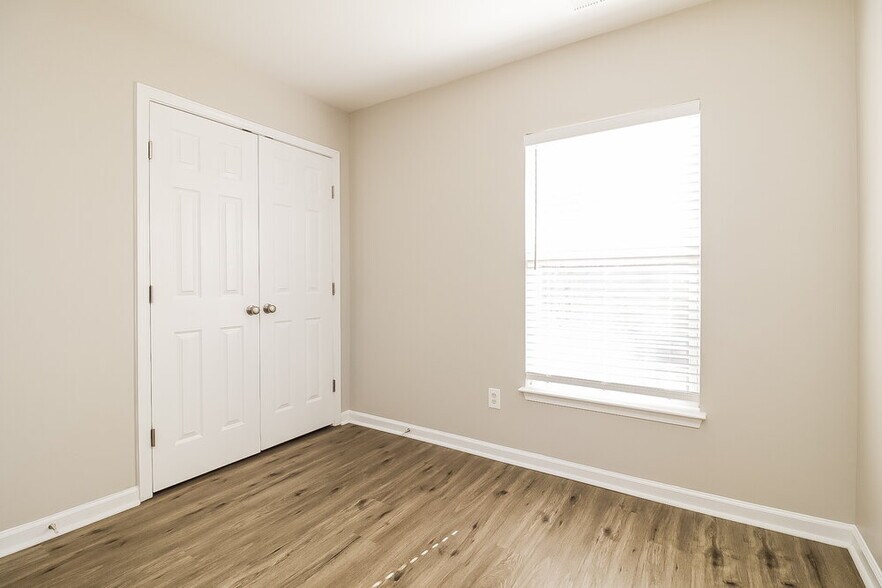 Building Photo - 1650 Southcross St