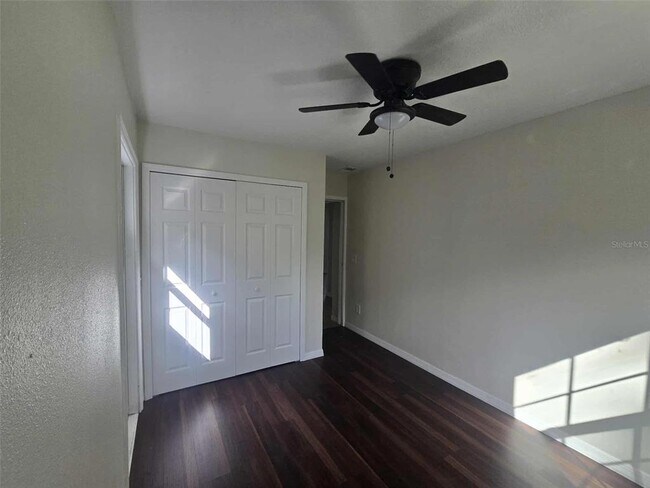Building Photo - 4302 Venice Dr