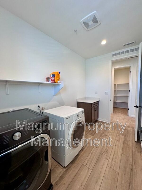 Building Photo - 25181 Desert Sage Dr