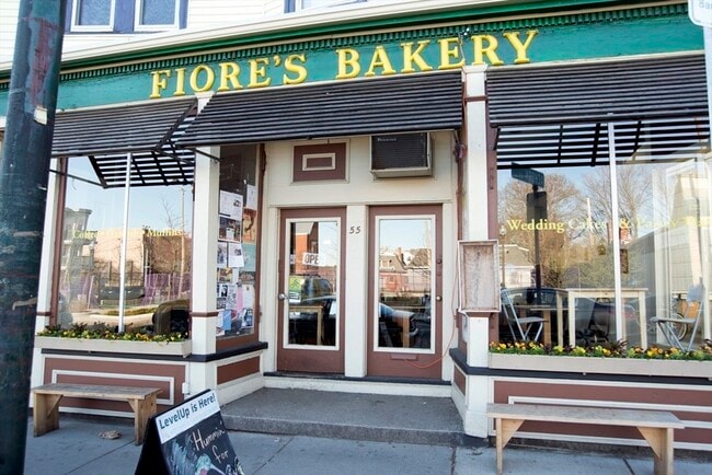 Building Photo - 25 Custer St