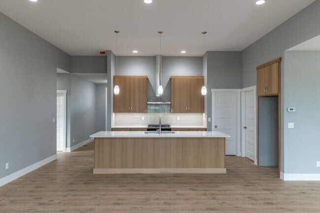 Building Photo - Beautiful 4bed 2bath home on Military Hill!