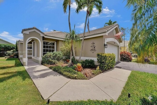 Building Photo - 2704 Pinewood Ct