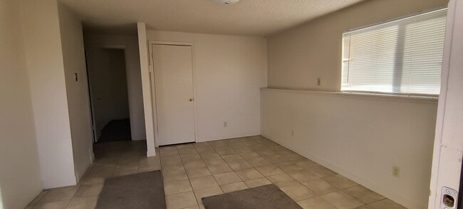 Building Photo - 180 W 895 S