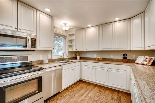 Building Photo - 5013 W 60th St
