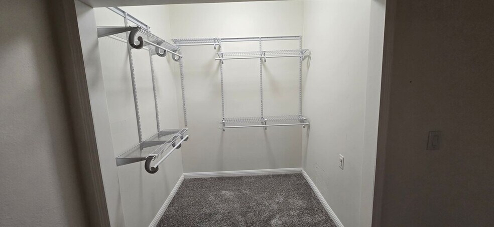 Building Photo - 751 Vía Los Santos