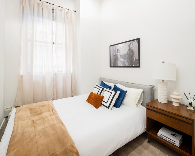 Building Photo - 46 Nassau St