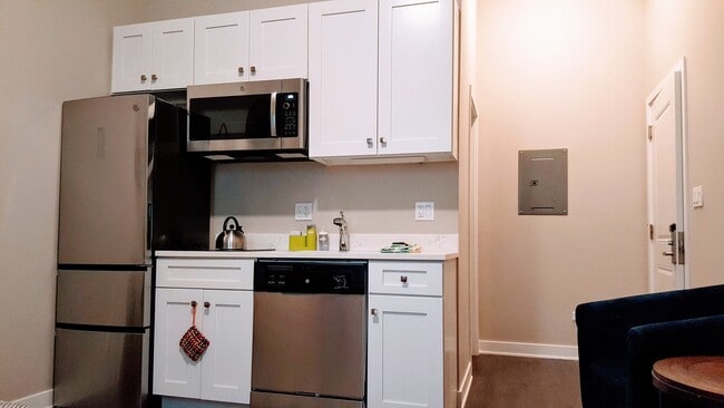 Building Photo - 1409 W Diversey Pkwy