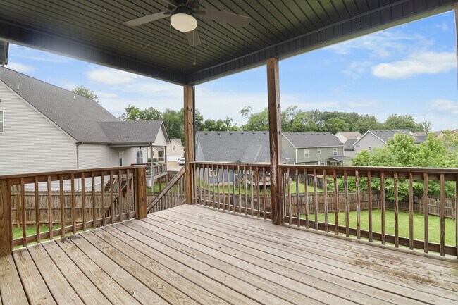 Building Photo - 525 Woodtrace Dr