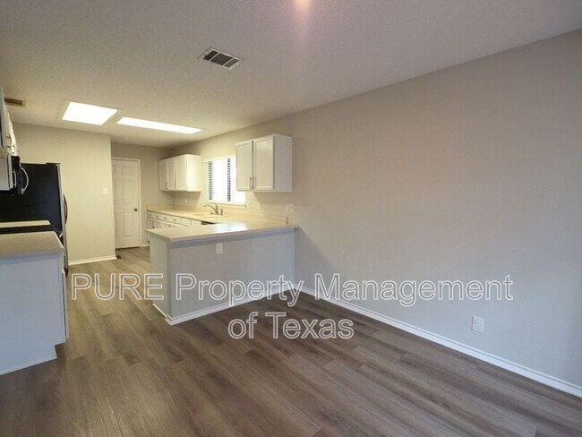 Building Photo - 1406 Bullhill Cove