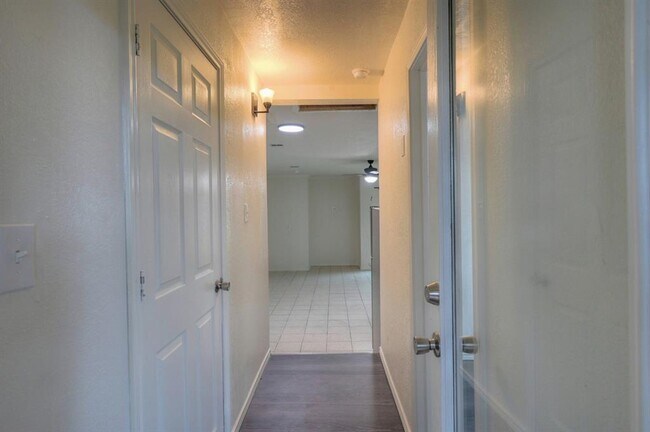 Building Photo - 9574 Darkwood St