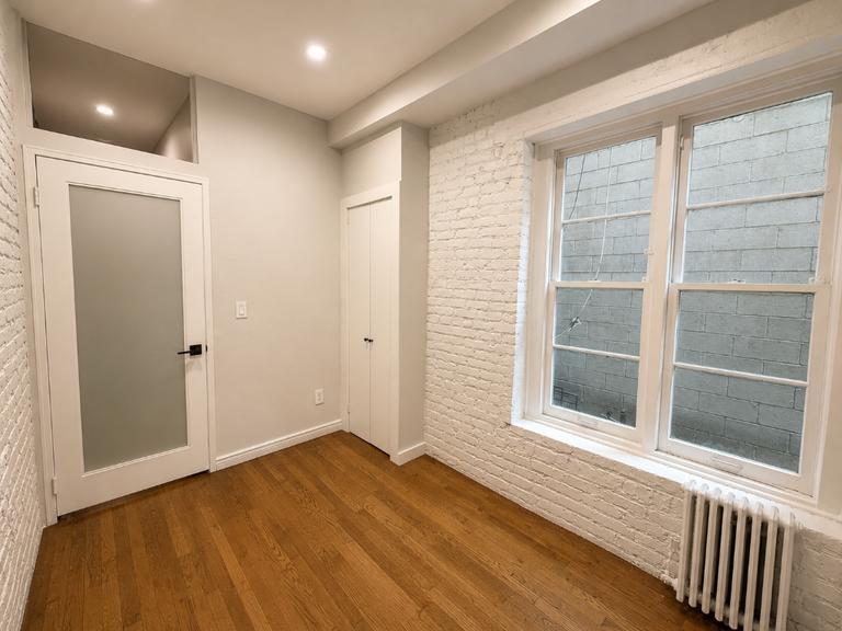 Building Photo - 57 Thompson St