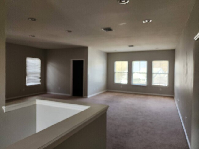 Building Photo - 2472 Lantana Ln