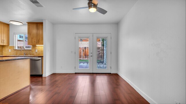 Building Photo - 53635 Avenida Bermudas