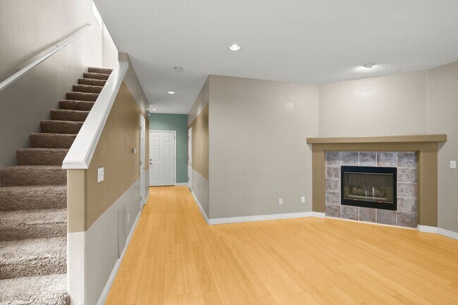 Building Photo - Fantastic Location - Beaverton 3 Bedroom, 2.5 Bath Townhome