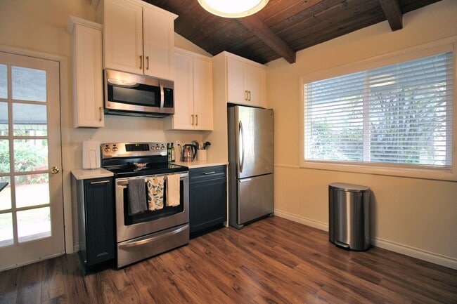 Building Photo - 11330 SW Tigard St