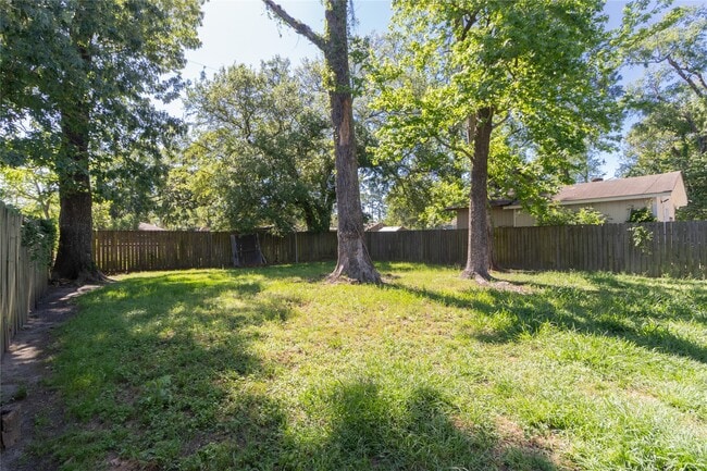 Building Photo - 4425 Harding Dr