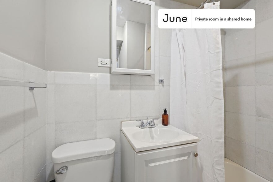 Building Photo - Room in Shared 3 bed/1 bath home