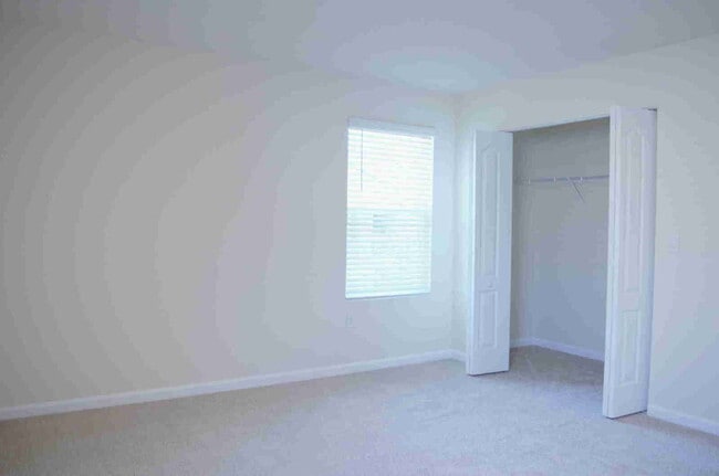 Building Photo - Stunning 3-Bedroom Townhome for Rent in Ba...