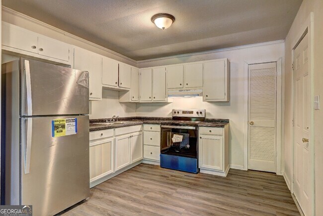 Building Photo - 1208 4th Ave W