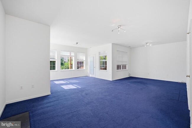 Building Photo - 44094 Saxony Terrace
