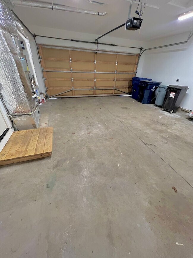Building Photo - Stunning 3 Bed, 2.5 Bath Home in the Heart of Downtown Bend!