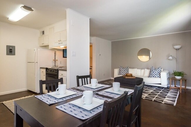 Building Photo - 3914 Avenue D