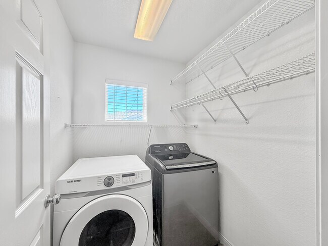 Building Photo - Charming 3-Bedroom, 2.5-Bath Home in a Des...
