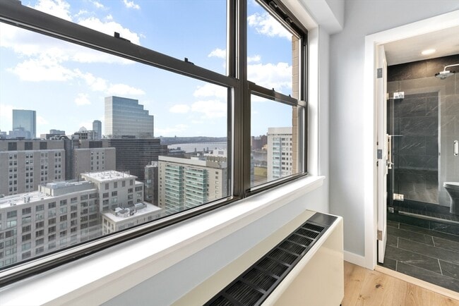 Building Photo - 8 Whittier Pl