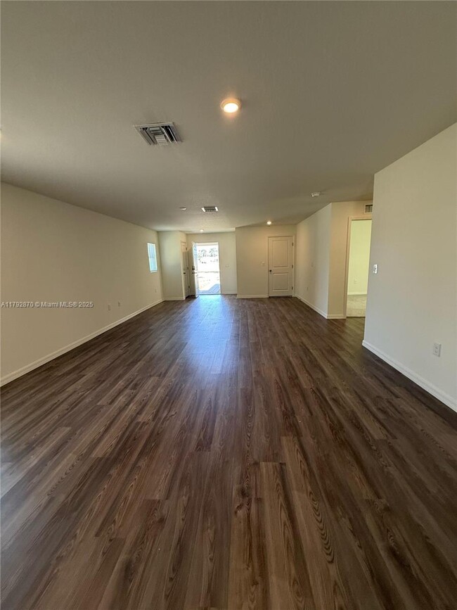 Building Photo - 858 Friendship Cir