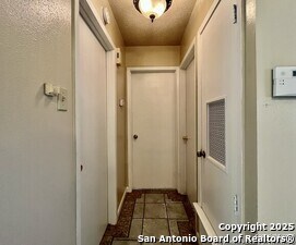 Building Photo - 3223 Leewood Dr