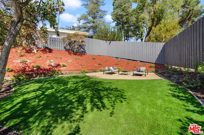 Building Photo - 4670 Brewster Dr