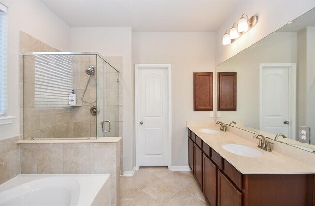 Building Photo - 5023 Lord Crest Ln