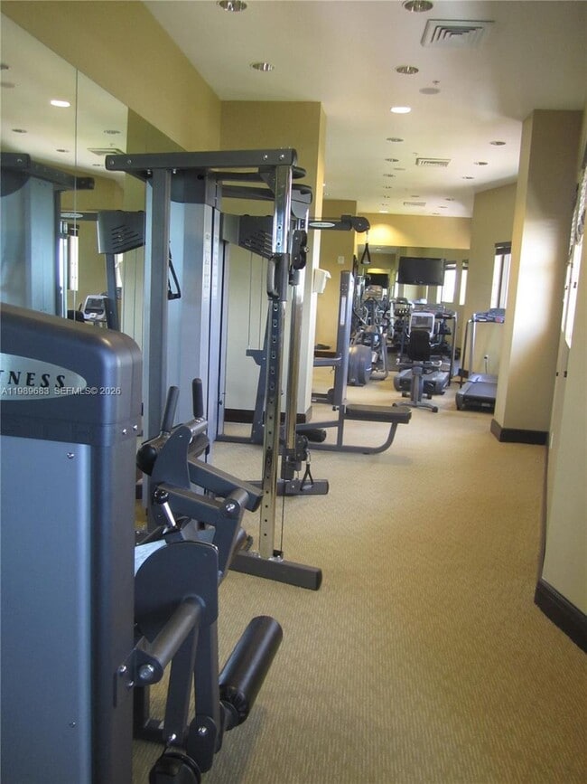 Building Photo - 16275 Collins Ave