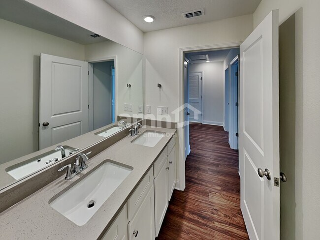 Building Photo - 237 Onate Cir