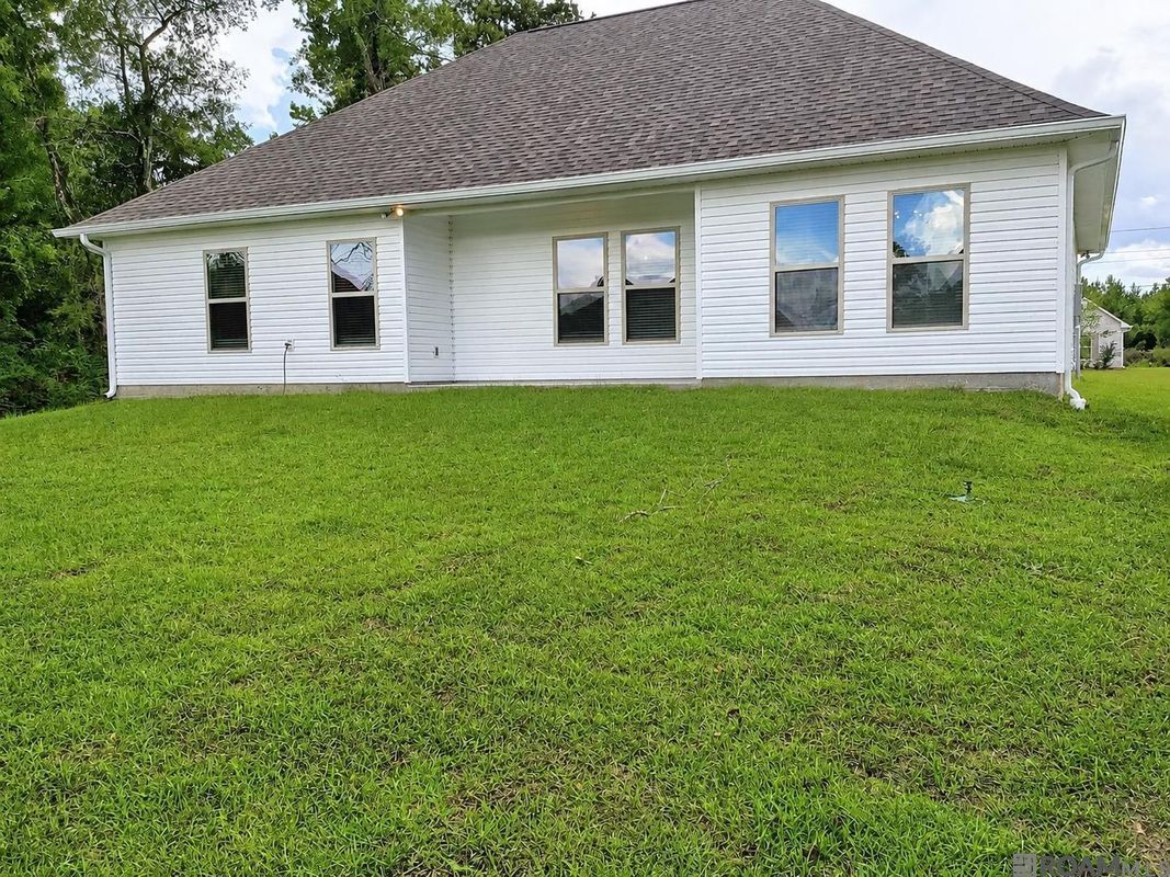 Building Photo - 23668 Sweetbriar Ct