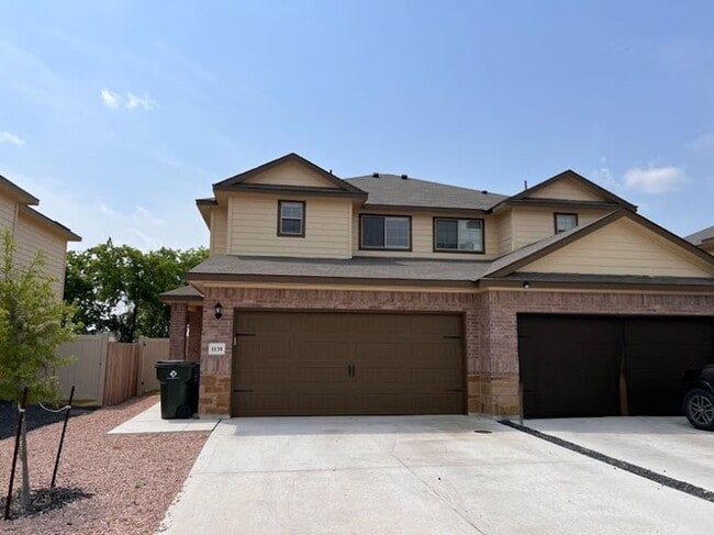 Building Photo - Best Duplex Community in Seguin