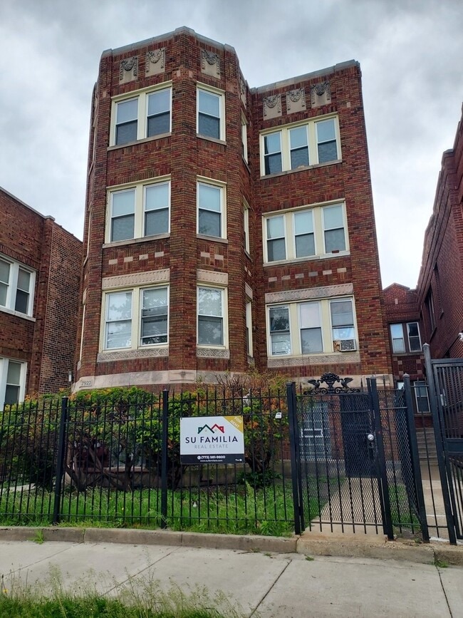 Primary Photo - 7922 S Marshfield Ave