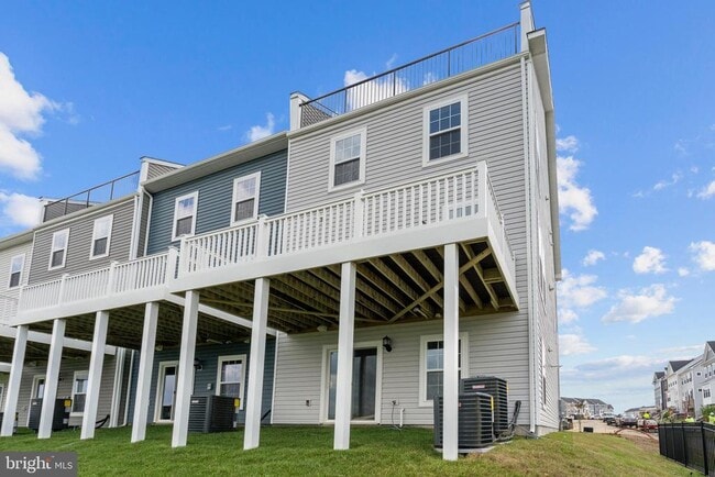 Building Photo - 7736 Meander Ct S