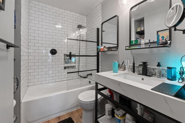 Building Photo - 203 E 31st St