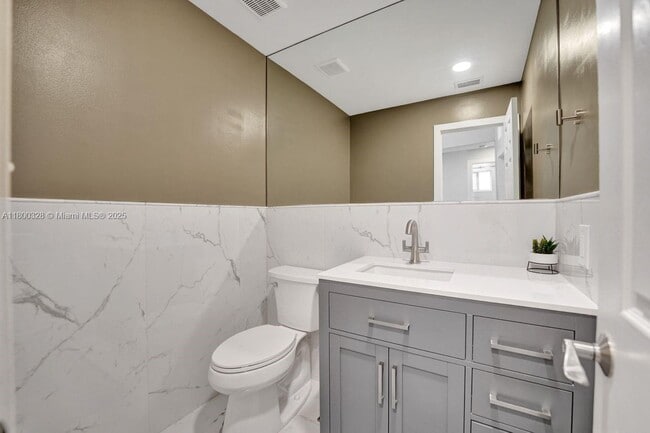 Building Photo - 1063 Cedar Falls Dr