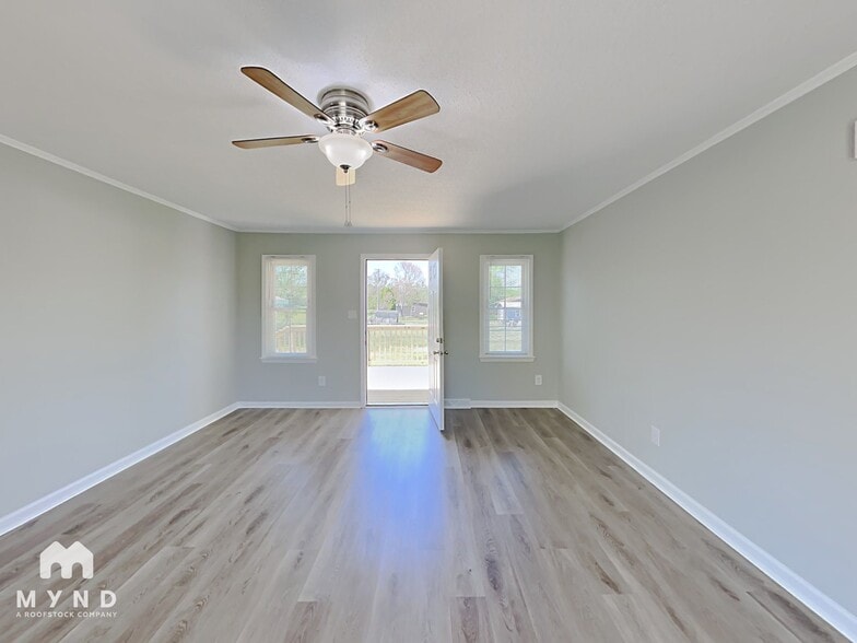 Building Photo - 906 Edgehill Dr